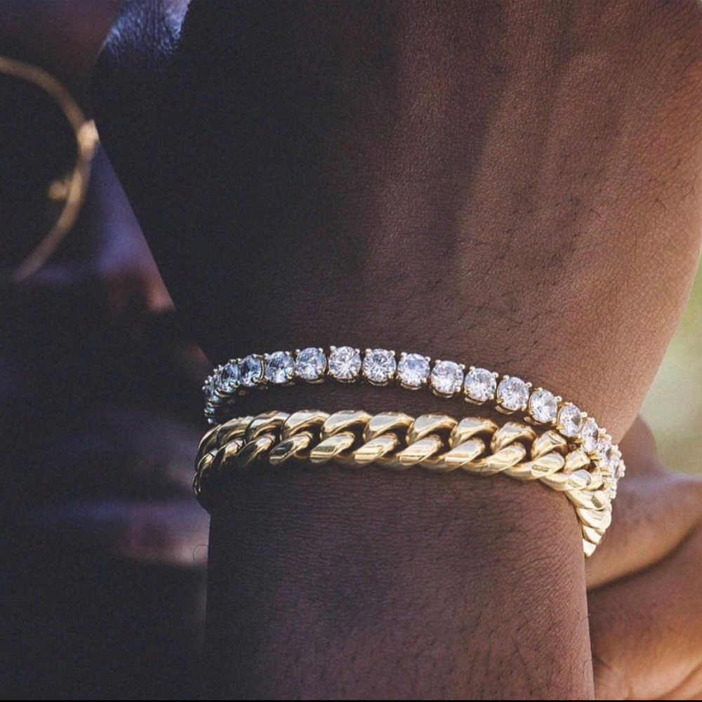 ⛔️SOLD⛔️💰Classic Golden Cuban Cartel Bracelet 💸